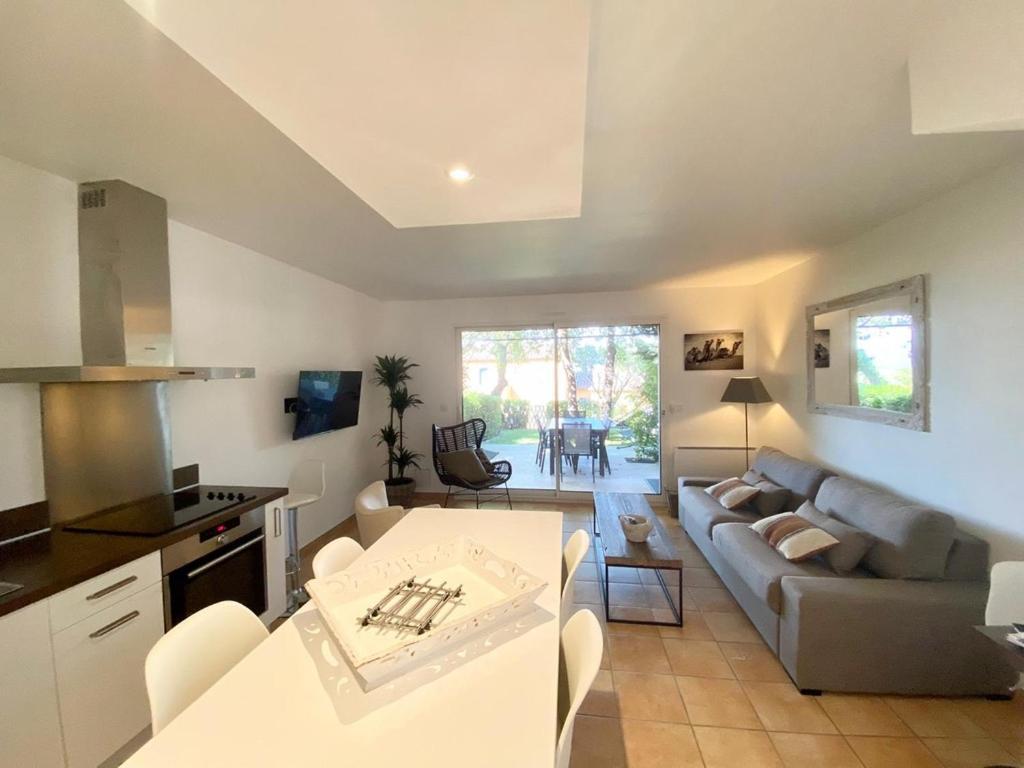 Villa Vue Mer Donnant Sur Le Golfe De St Tropez, 2 Chambres, 6 Pers, Piscine Commune Saint-Tropez Exteriör bild